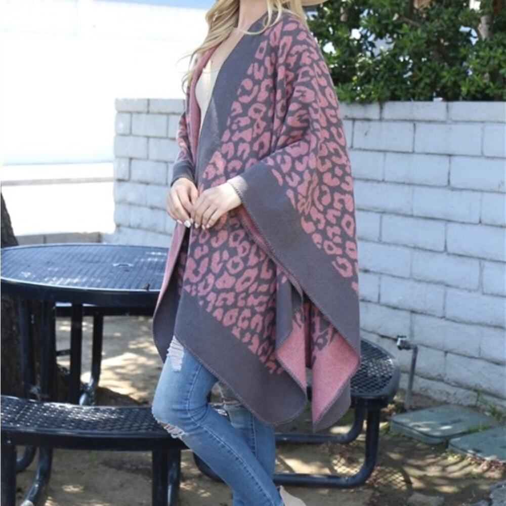 Women’s Leopard Print Ruana in Grey/Pink.